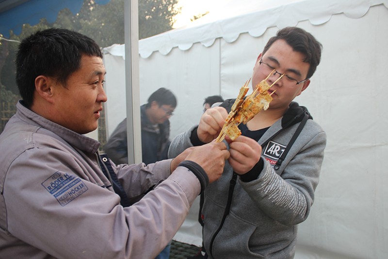 華燁篷房燒烤現(xiàn)場 華燁篷房燒烤現(xiàn)場