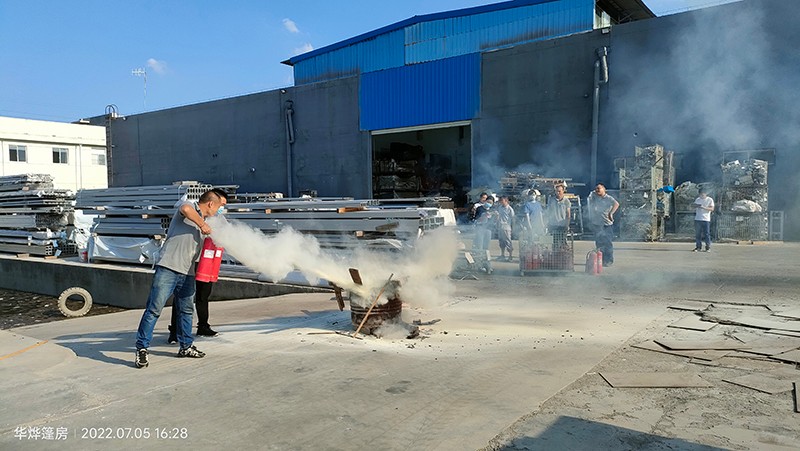 華燁篷房——夏日炎炎,消防演練,防范未“燃” 華燁篷房——夏日炎炎,消防演練,防范未“燃”
