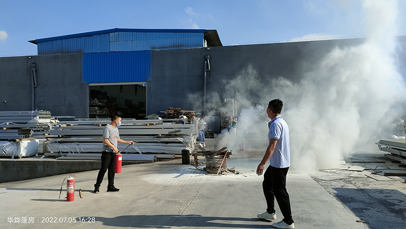 華燁篷房——夏日炎炎,消防演練,防范未“燃” 華燁篷房——夏日炎炎,消防演練,防范未“燃”
