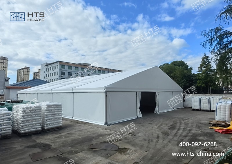 成功為橡膠和塑料制品業(yè)交付了一座定制化的倉(cāng)儲(chǔ)篷房空間